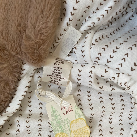 ‼️SOLD‼️New baby winter bodysuit 6-9 months - Picture 3 of 3